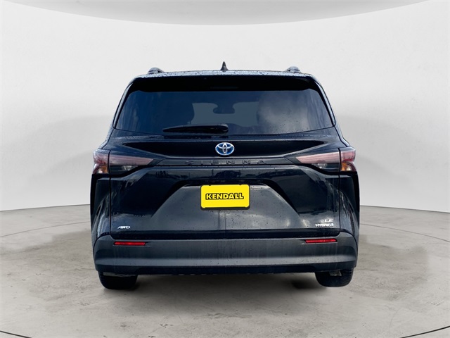 2023 Toyota Sienna LE photo 4