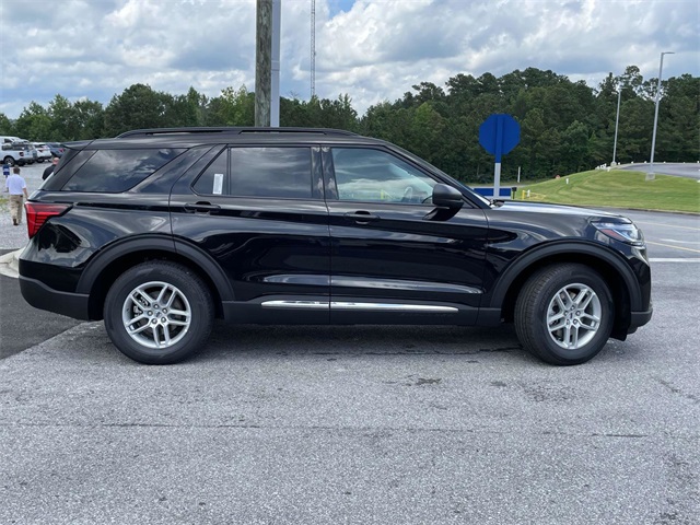 2025 Ford Explorer photo 2