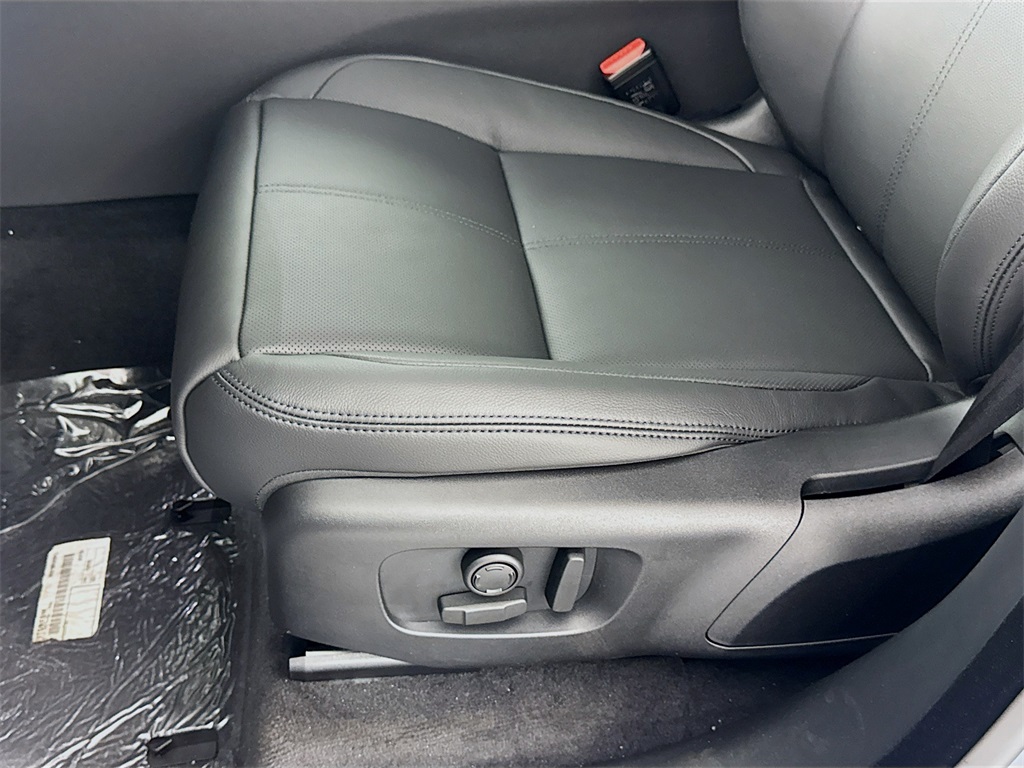 2026 Land Rover Range Rover Velar SE photo 17