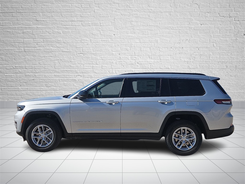 2025 Jeep Grand Cherokee Laredo photo 2