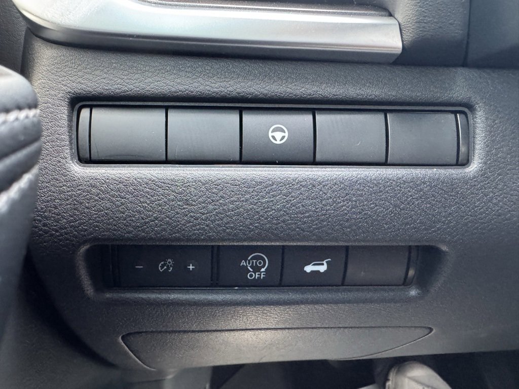 2025 Nissan Rogue SV photo 18
