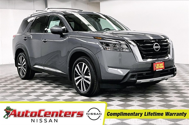 2025 Nissan Pathfinder Platinum's photo