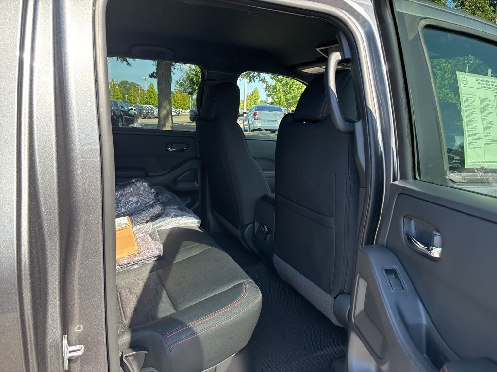 2025 Nissan Frontier Crew Cab PRO-4X photo 12