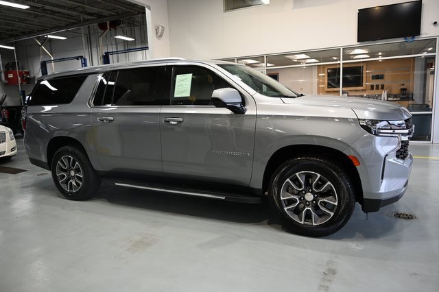 2023 Chevrolet Suburban LS photo 4
