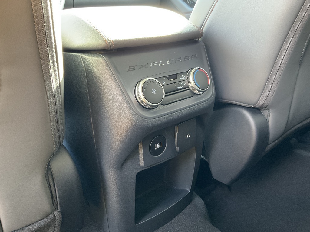 2025 Ford Explorer photo 11