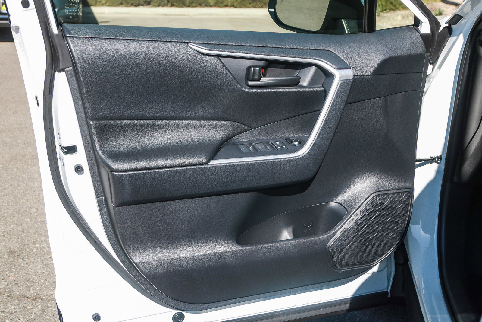 2025 Toyota RAV4 Hybrid LE photo 21
