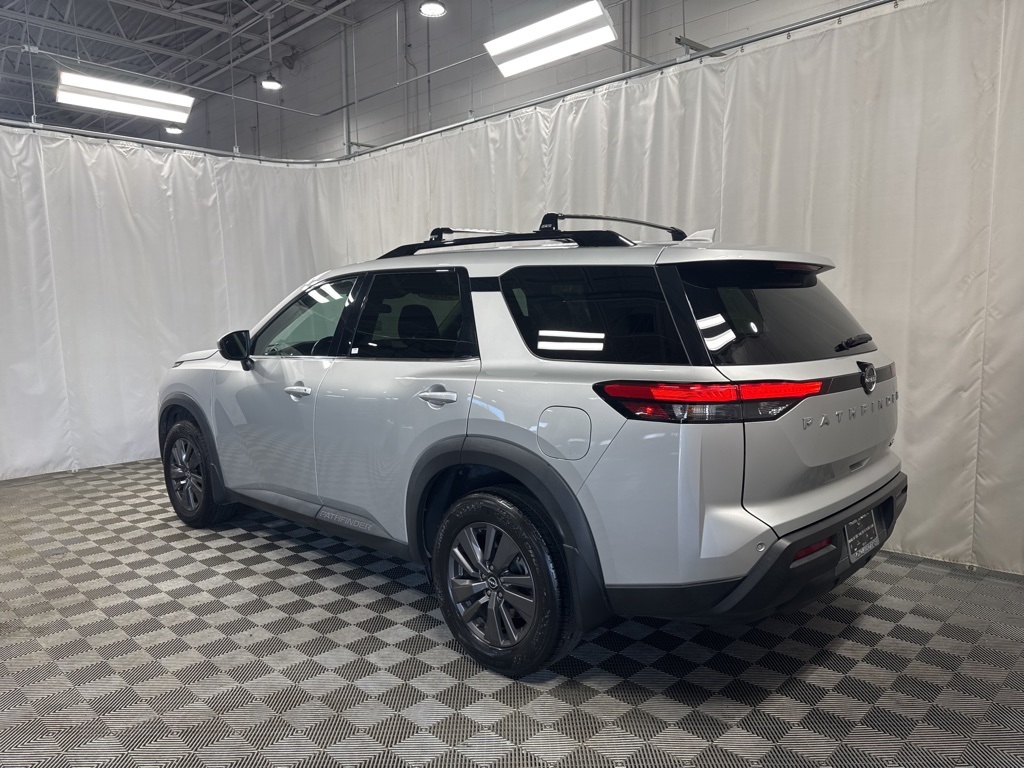2022 Nissan Pathfinder SV photo 4