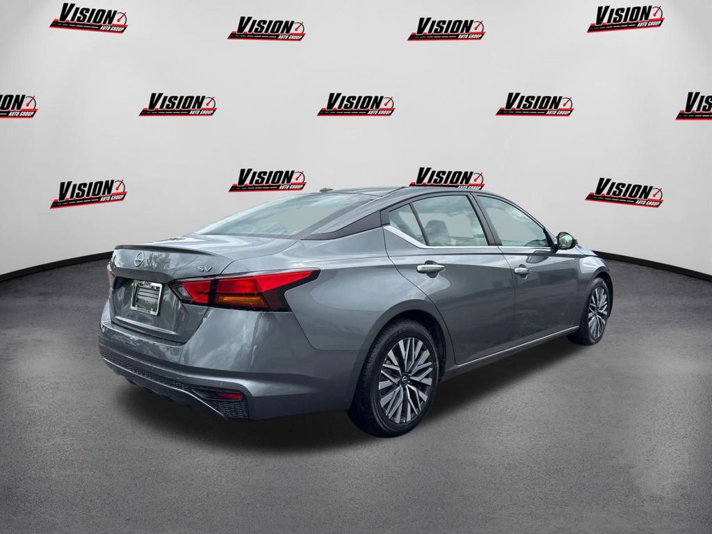 2023 Nissan Altima 2.5 SV photo 4