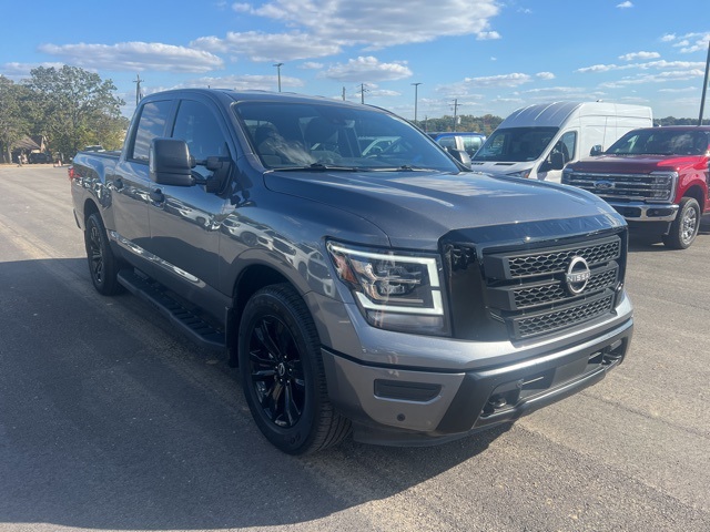 2024 Nissan Titan SV photo 4