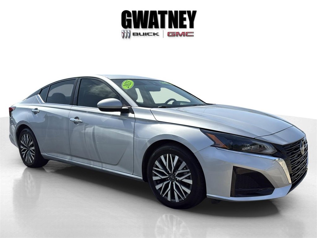 2023 Nissan Altima 2.5 SV photo 2