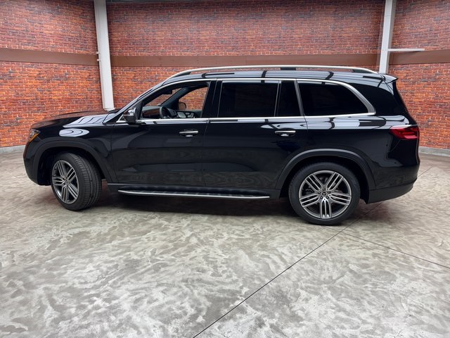 2025 Mercedes Benz GLS 450 4MATIC photo 2