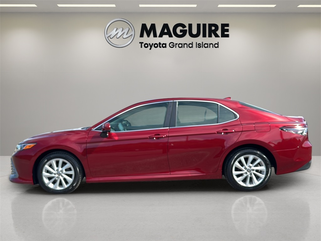 2022 Toyota Camry LE photo 3