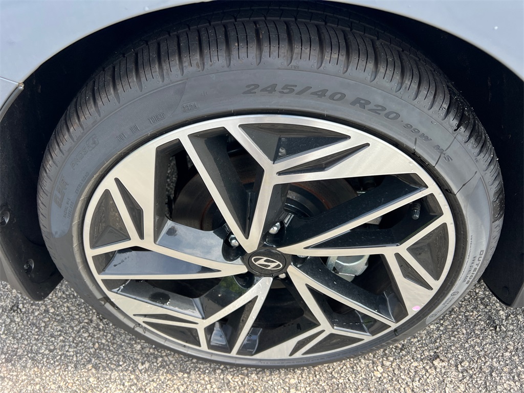 2025 Hyundai Ioniq 6 SEL photo 16