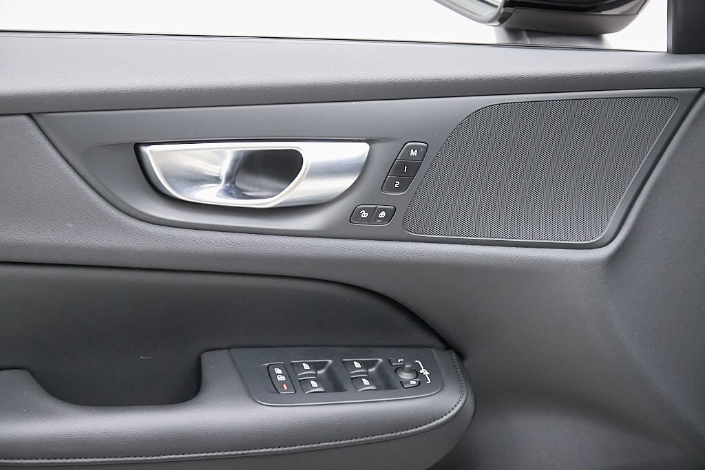 2025 VOLVO S60 - Image 11