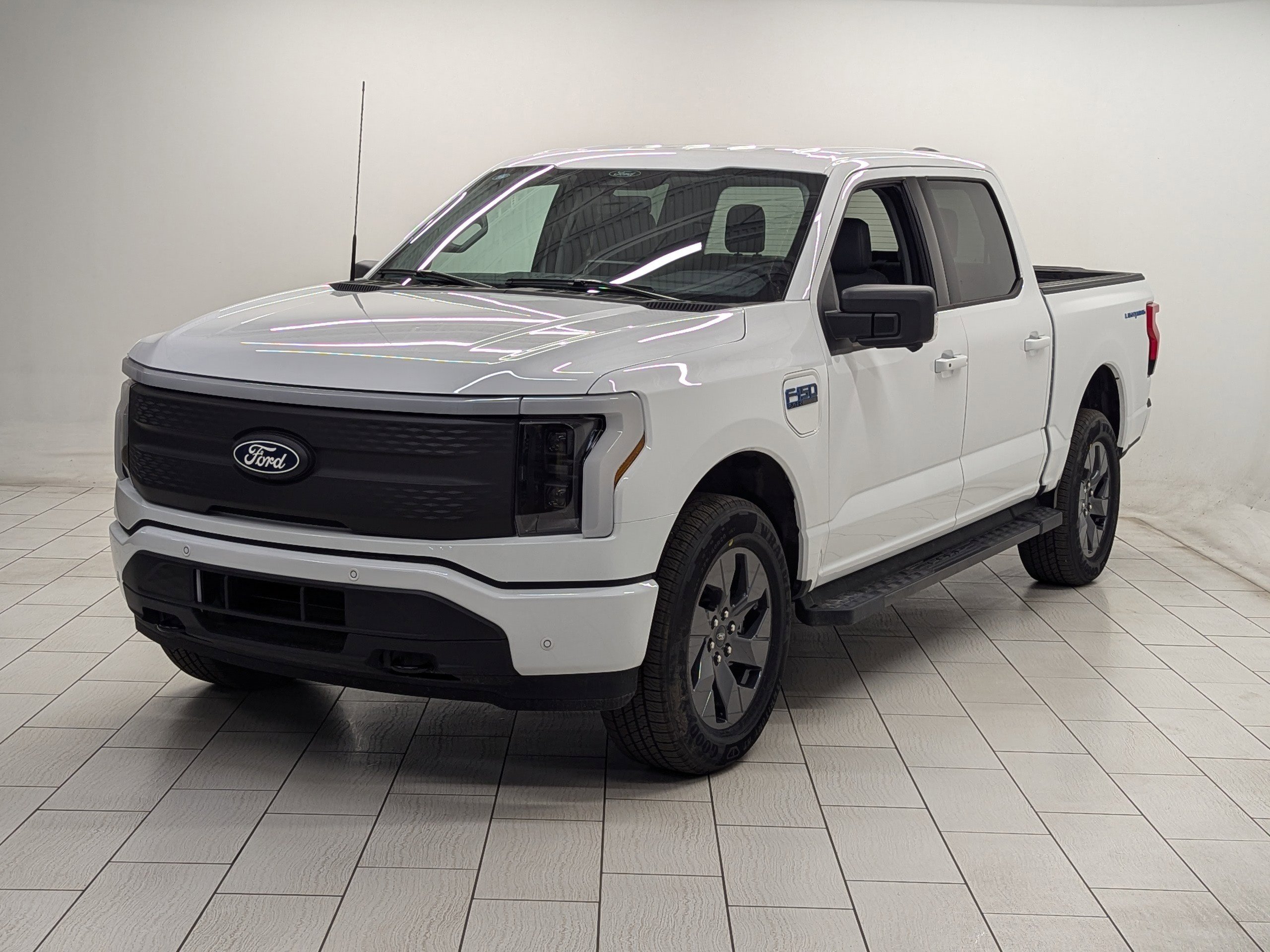 2025 Ford F-150 Lightning photo 4