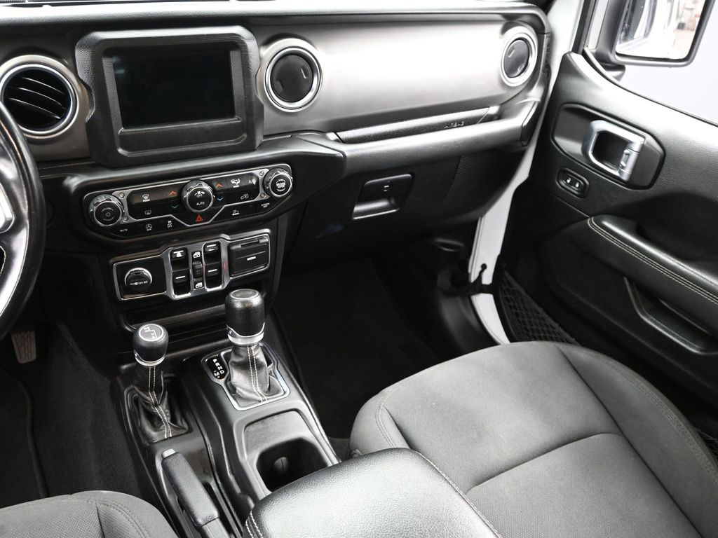 2021 Jeep Wrangler Unlimited Sahara photo 10