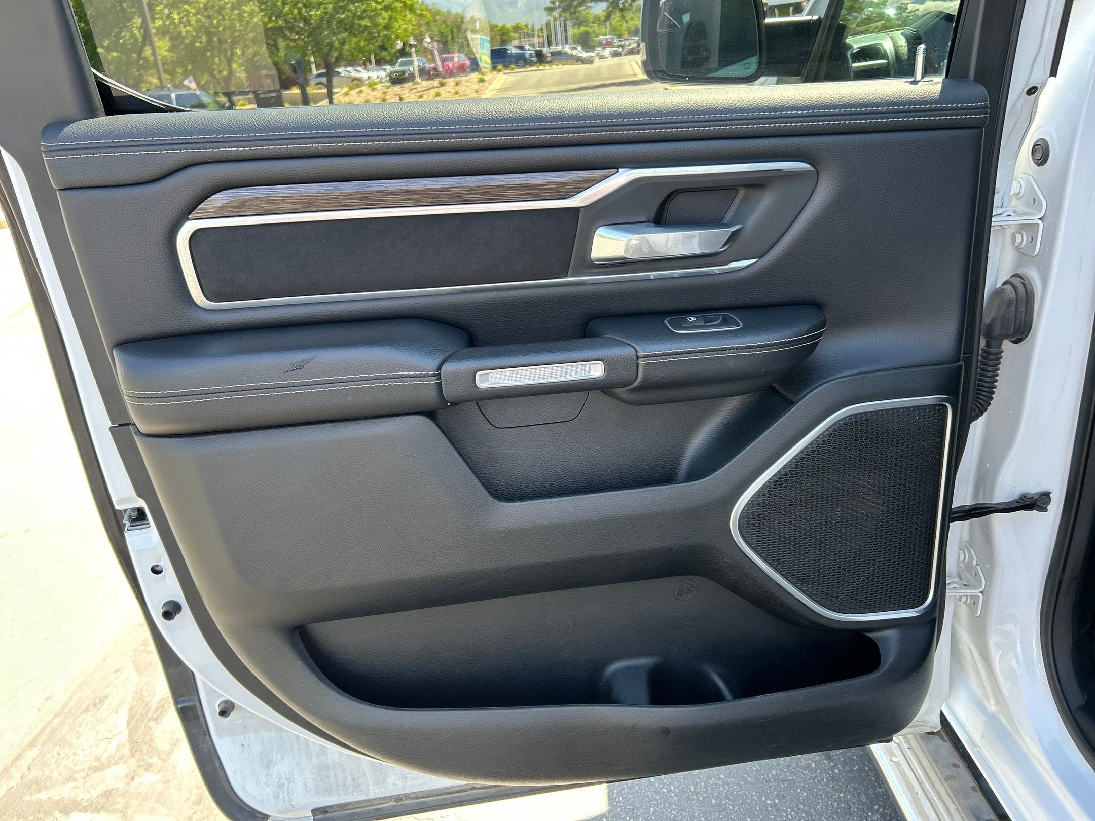2020 Ram 1500 Laramie photo 27