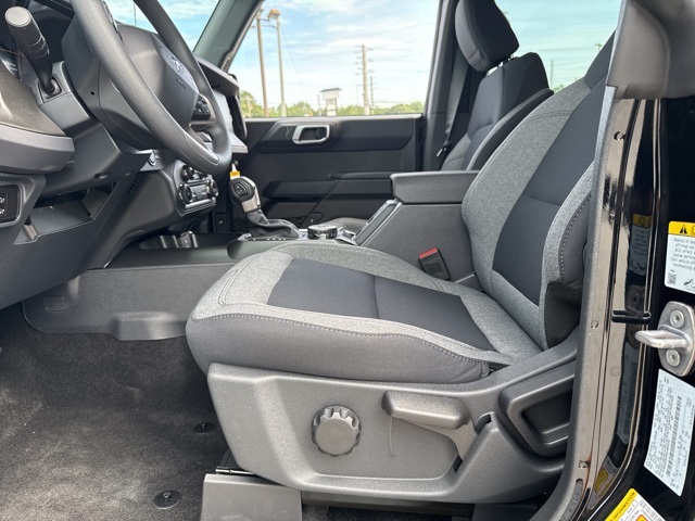 2025 Ford Bronco Base photo 27