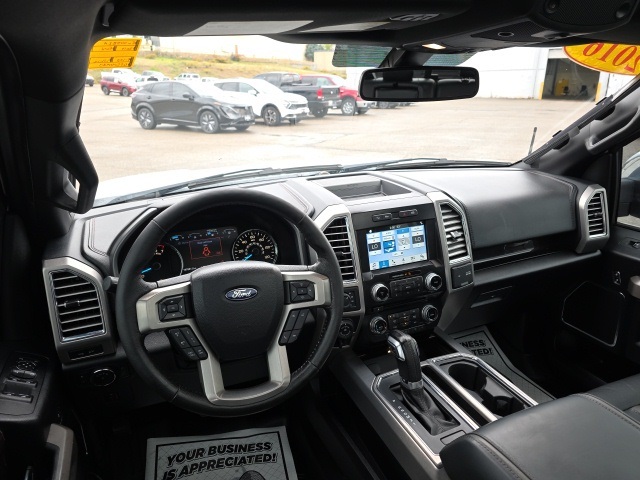 2016 Ford F-150 Platinum photo 33