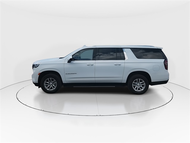 2024 Chevrolet Suburban LT photo 2