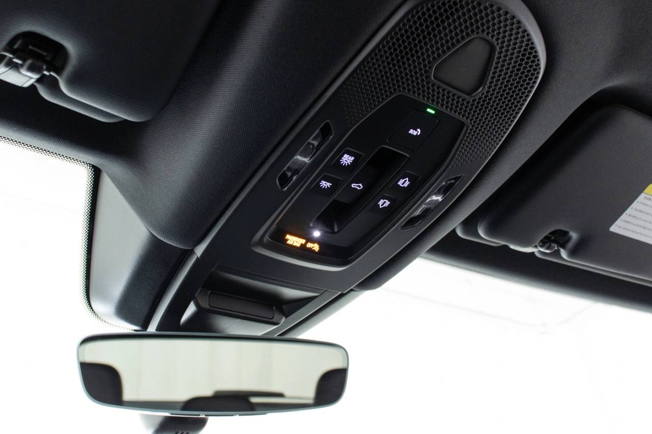 2025 Porsche Cayenne photo 18