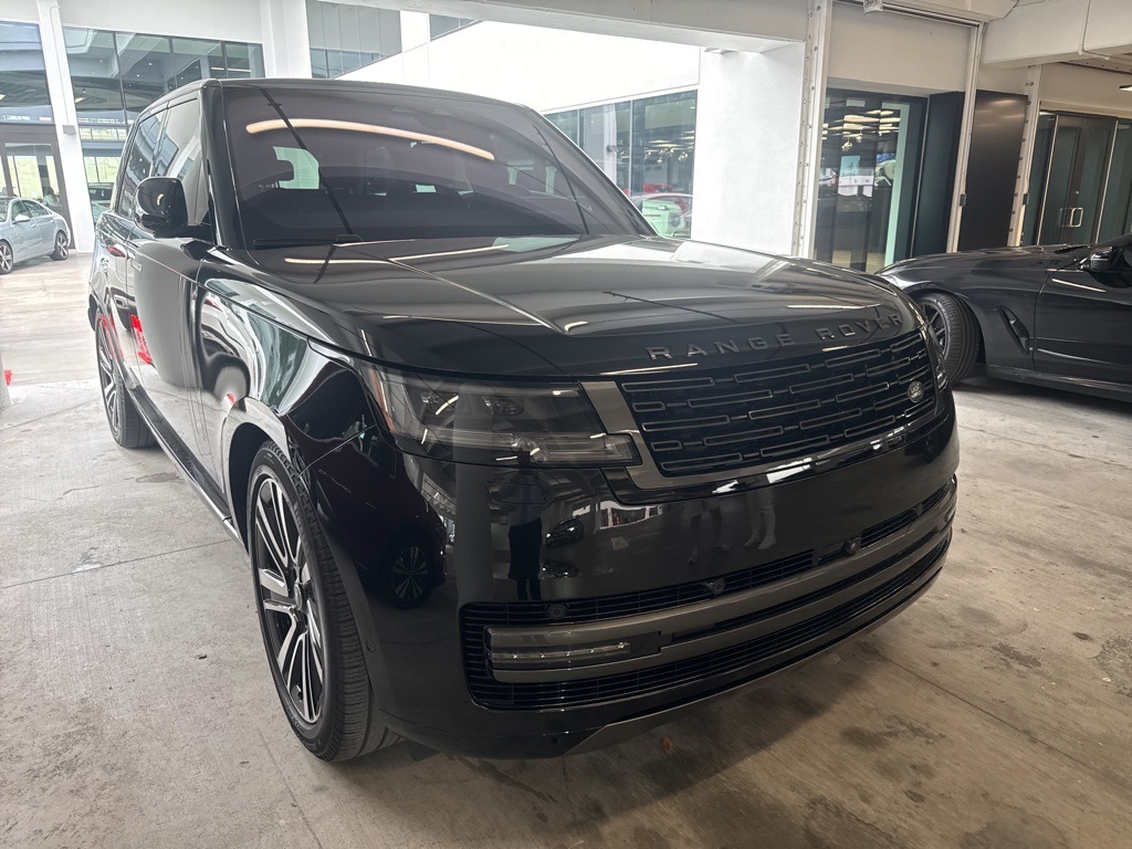 2023 Land Rover Range Rover SE's photo