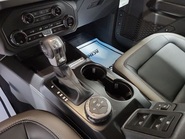 2025 Ford Bronco Outer Banks photo 7