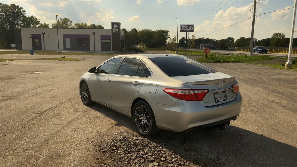 2016 Toyota Camry XLE photo 6