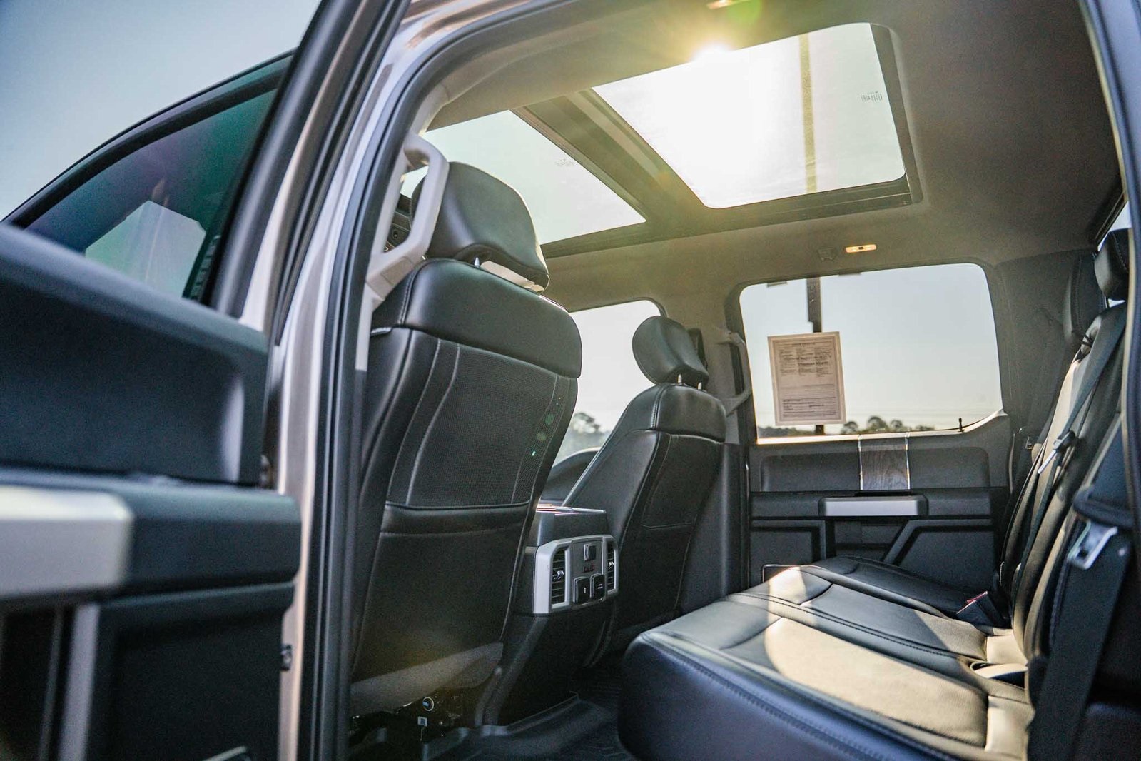 2019 Ford F-250 Lariat photo 16