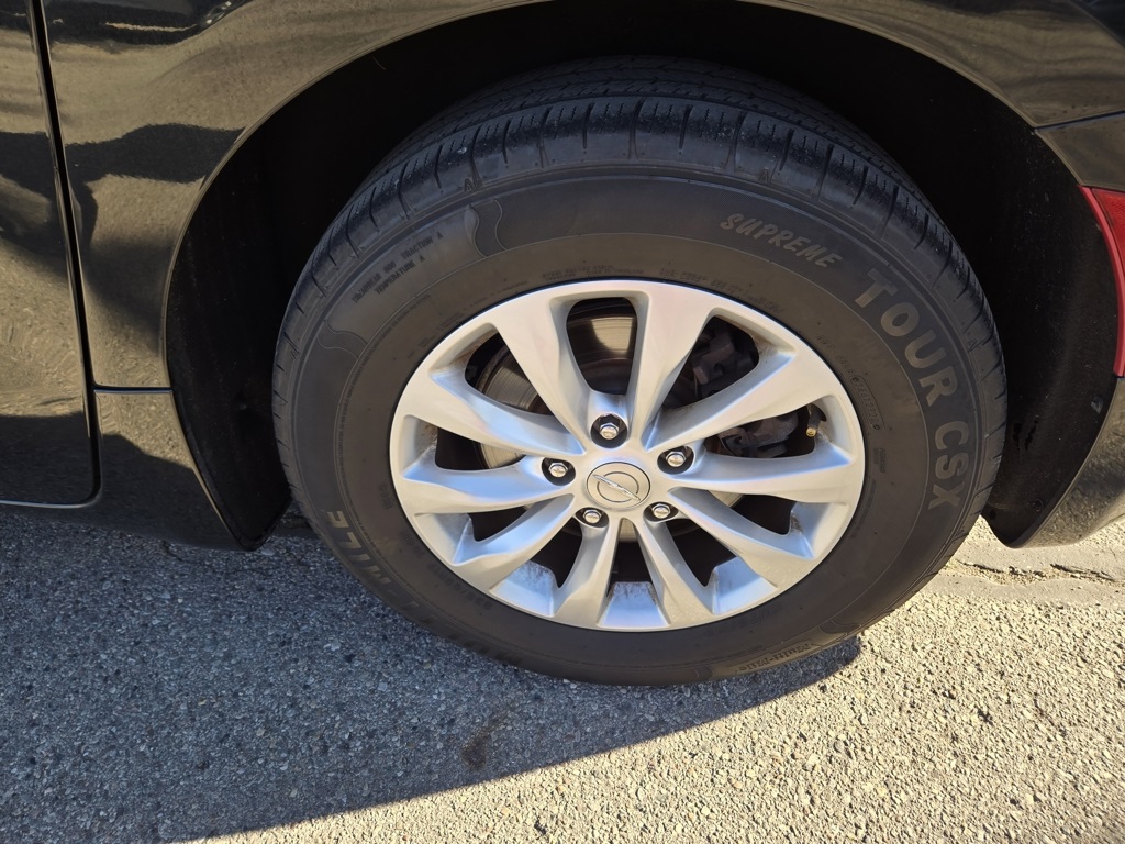 2018 Chrysler Pacifica Touring L photo 10