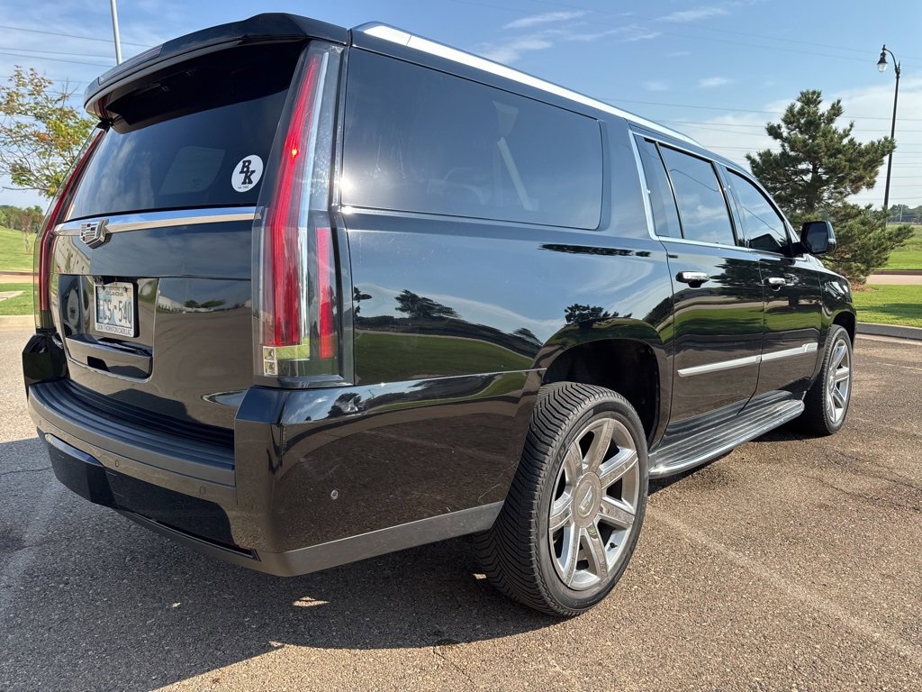 2020 Cadillac Escalade ESV Luxury photo 3