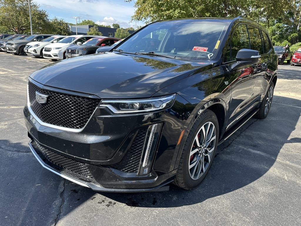 2022 Cadillac XT6 Sport photo 2