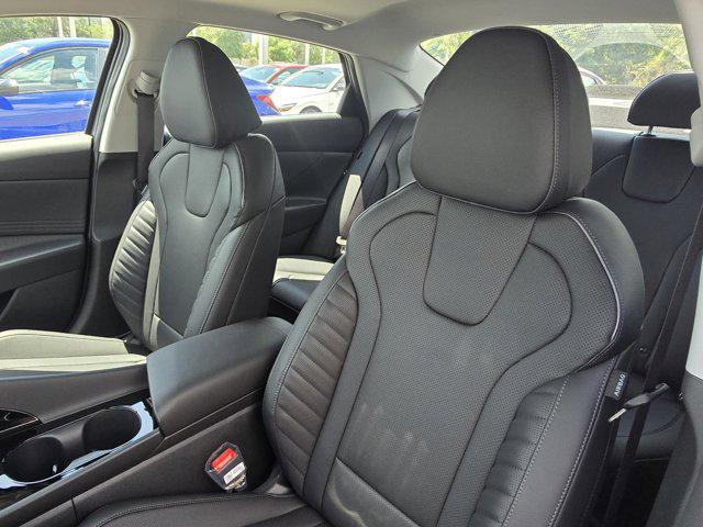2025 Hyundai Elantra Limited photo 14