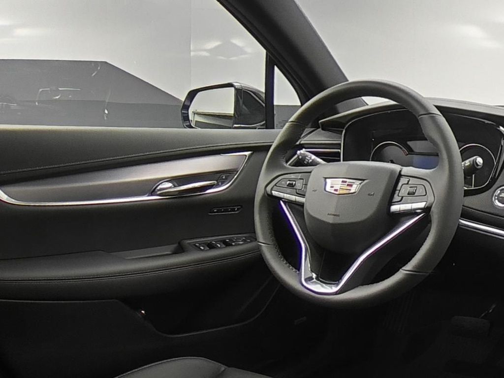 2025 Cadillac XT6 Luxury photo 7