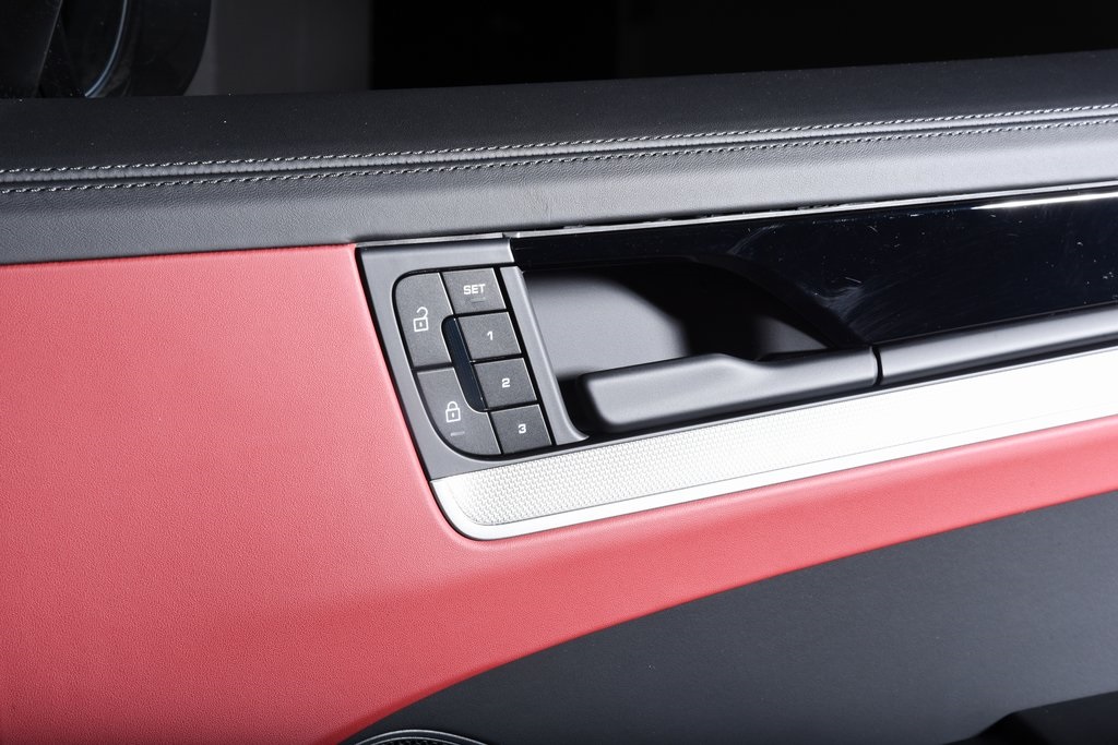 2025 Porsche Cayenne photo 27