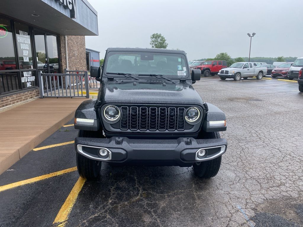 2025 Jeep Gladiator Sport S photo 2
