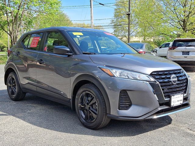 2022 Nissan Kicks S photo 3