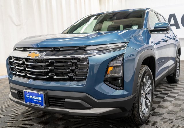 2026 Chevrolet Equinox LT photo 2