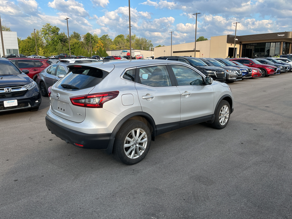 2022 Nissan Rogue Sport S photo 2