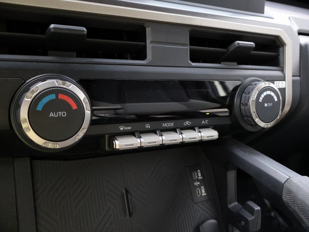 2025 Toyota Tacoma TRD Off-Road photo 32