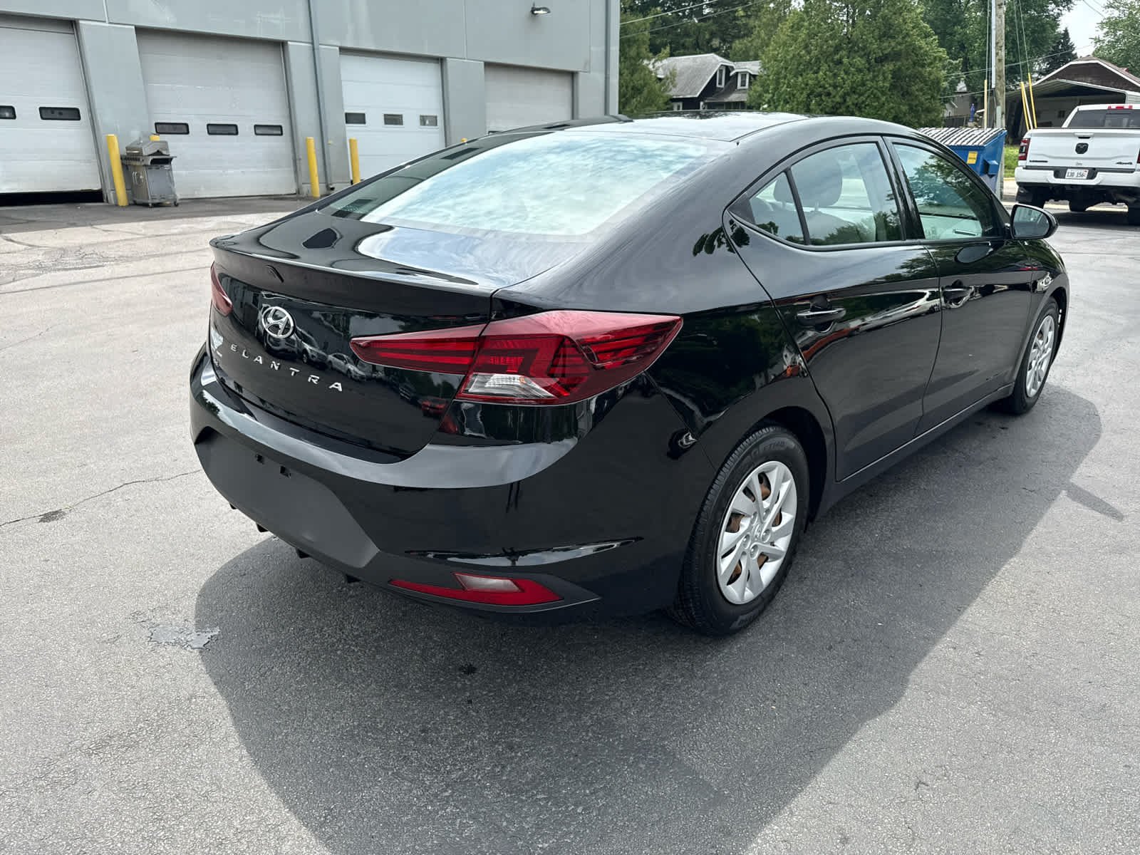 2020 Hyundai Elantra SE photo 3