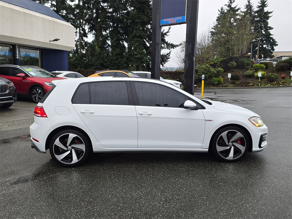 2018 Volkswagen Golf GTI SE photo 2