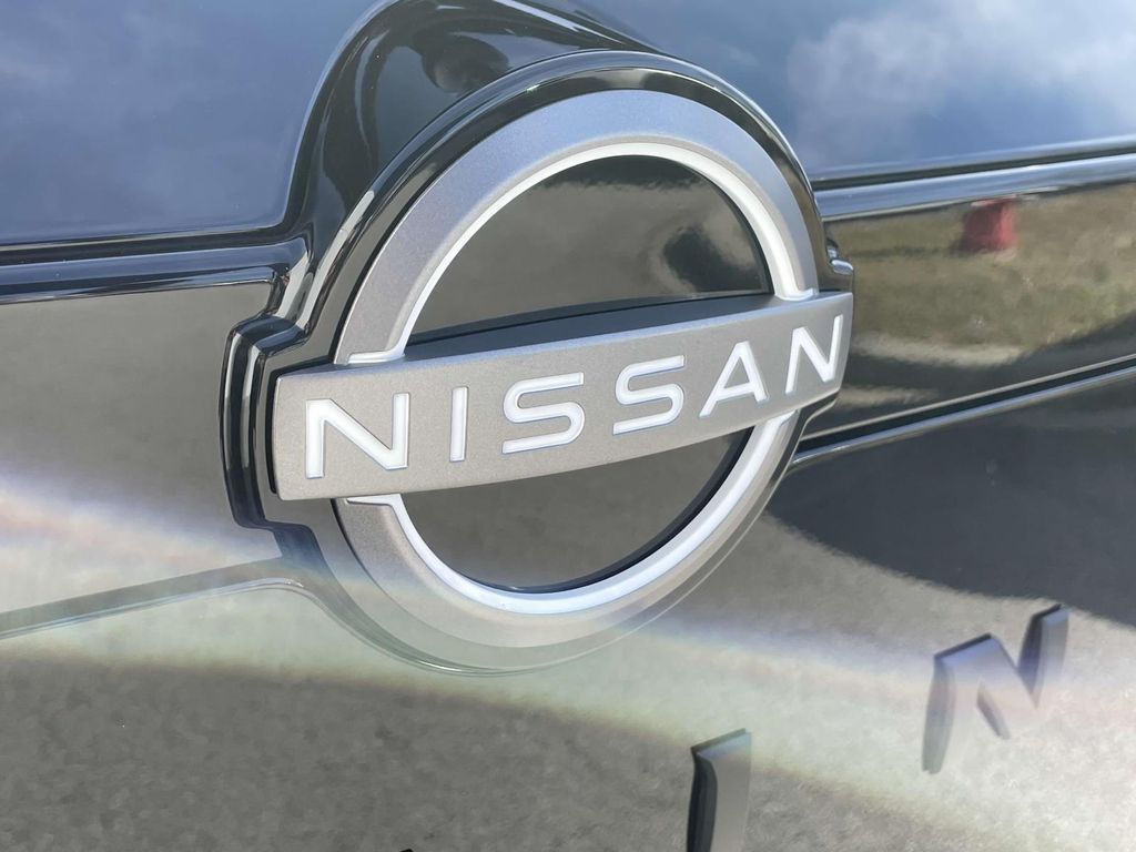 2025 Nissan Pathfinder SV photo 4