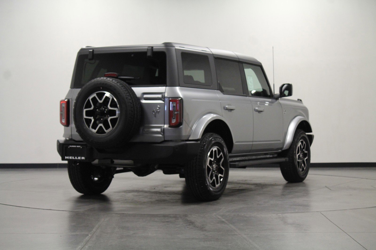 2024 Ford Bronco Outer Banks photo 3