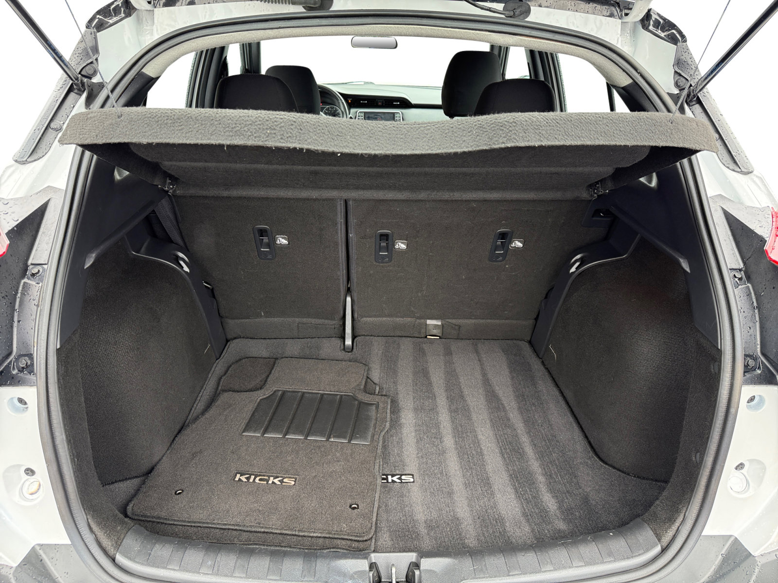 2019 Nissan Kicks SR photo 13