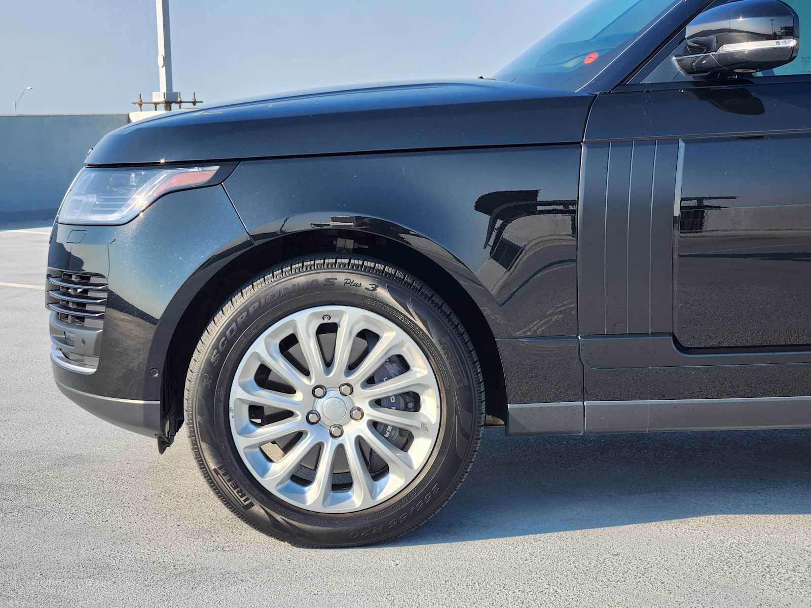 2020 Land Rover Range Rover HSE photo 9