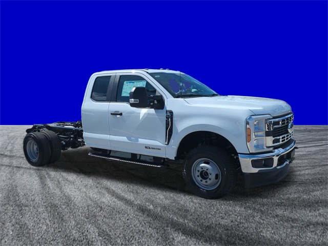 2025 Ford F-350 XL photo 2