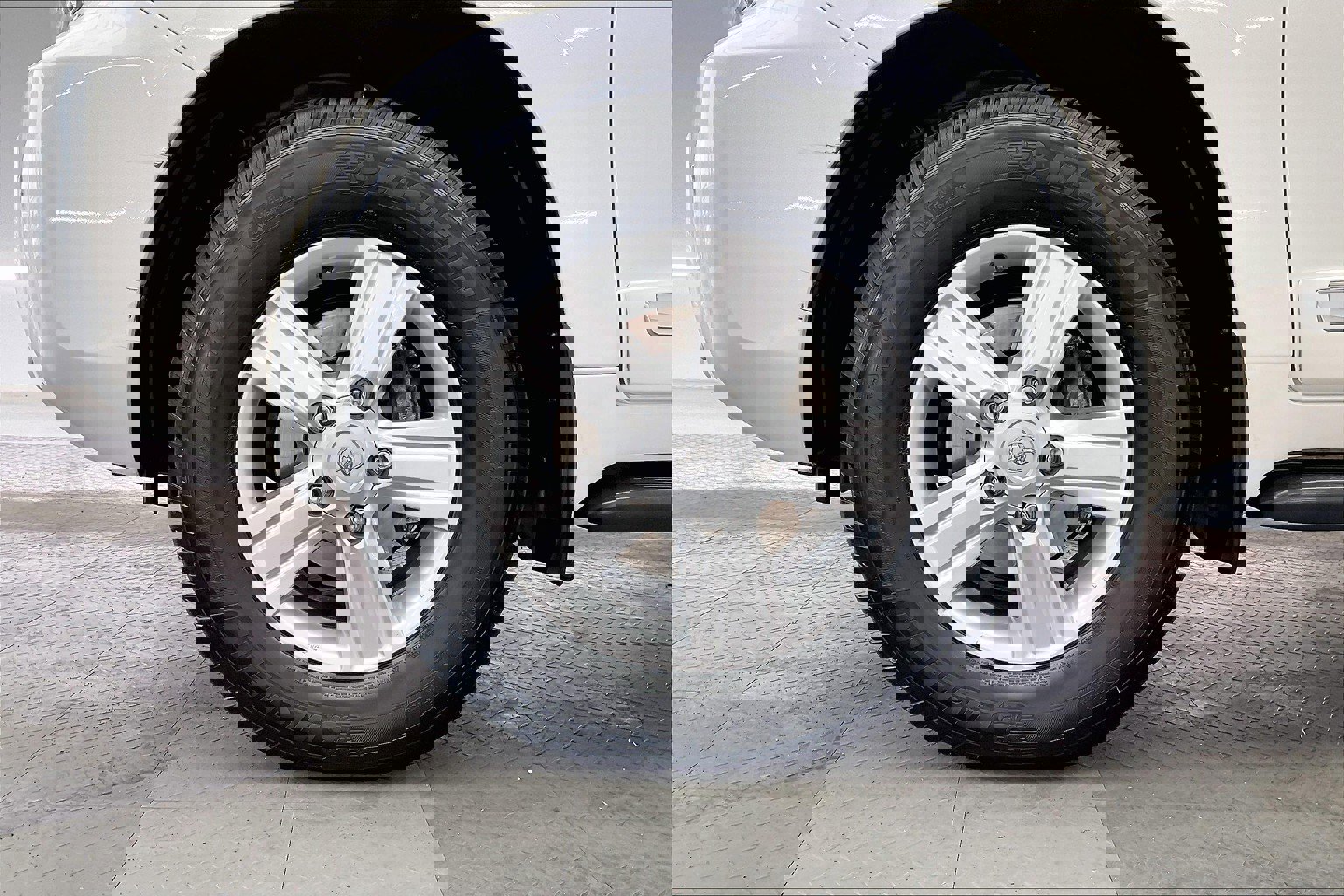 2015 Toyota Land Cruiser Base photo 3