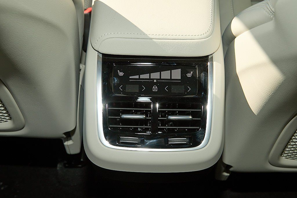 2026 VOLVO XC60 - Image 22