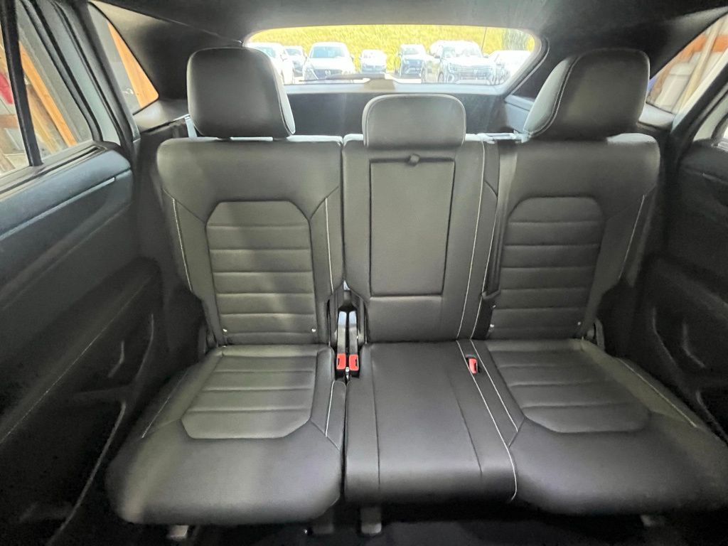 2025 Volkswagen Atlas Cross Sport SEL R-Line photo 24